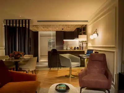 The Guardsman and Residences - 13