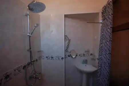 Lelis Guest House - 8