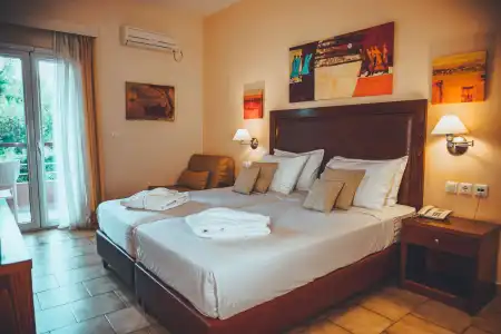 Apollo Resort Art - 5