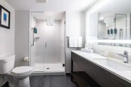 DoubleTree by Hilton Calgary North - 66