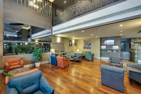 Ramada by Wyndham Old City - 1