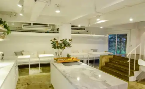 Everyday Sunday Social Hostel - 8