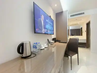The Luxe - 62