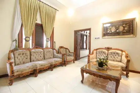 RedDoorz Plus @ Tegal Panggung - 3