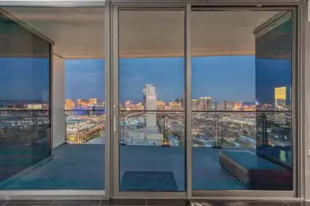 Beautiful Palms Place Suite - 215