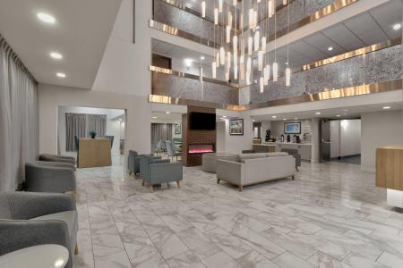 La Quinta Inn & Suites by Wyndham Dallas I-35 Walnut Hill Ln - 1