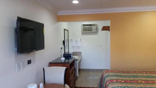 Pepper Tree Boutique Kitchen Studios - Anaheim - 41