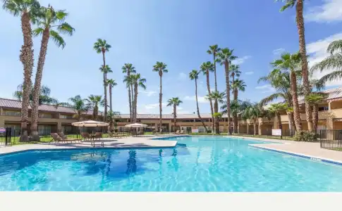 Days Inn by Wyndham Bakersfield - 9