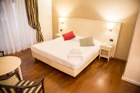 Inn Rome Rooms & Suites - 20