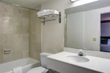 Pasadena Inn Near Old Town Pasadena - 24