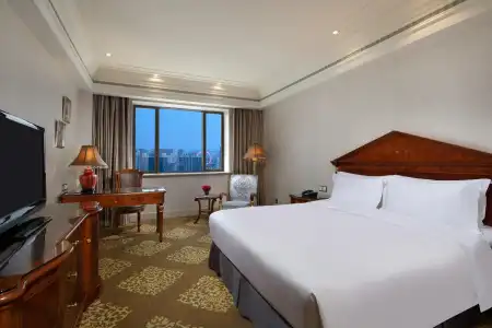 Crowne Plaza Shanghai Nanjing Road by IHG - 4