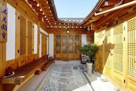 Hanok 24 Guesthouse Gyeongbokgung - 18