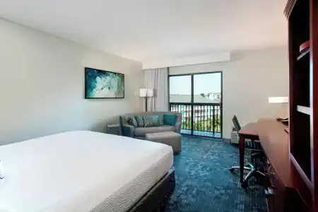 Courtyard by Marriott Myrtle Beach Barefoot Landing - 34