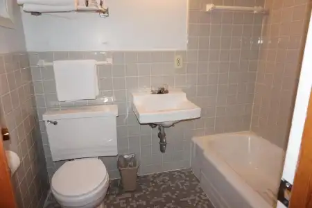 Delton Oaks Resort - 6