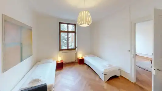 Unique Serviced Living at Airport Line - 35