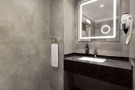 Ramada & Suites by Wyndham Istanbul Sisli - 8