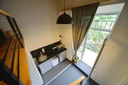 Mezzanine White - 48