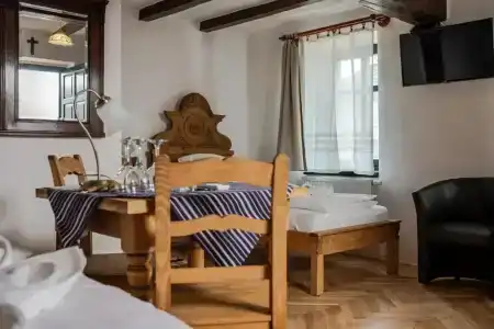 Szent Gellert Borhaz es Vendegfogado - 1