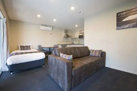 Ellerslie Palms Motel - 6