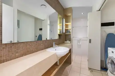 The Boathouse Apartments - 8