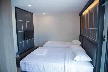 Hallton Bangkok - 4