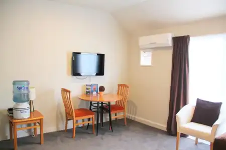 Bush Inn Court Motel - 93