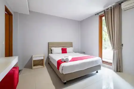 RedDoorz Plus near Cilandak Town Square 2 - 30