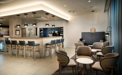 Hampton by Hilton - 8