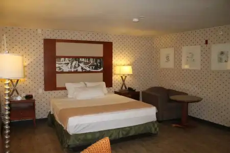 Sunrise Inn - 81