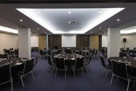 Rydges Canberra - 17