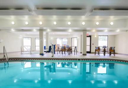 Courtyard Topeka - 10