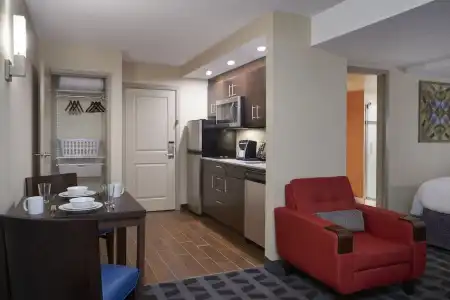 TownePlace Suites by Marriott Windsor - 25
