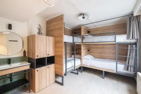 LATROUPE Grand Place Hostel - 35