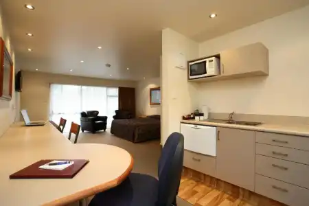 Commodore Motels - 28