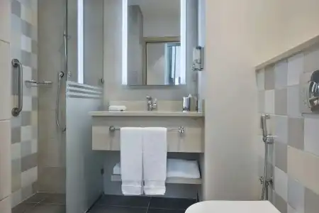 Hampton by Hilton Doha Old Town - 44