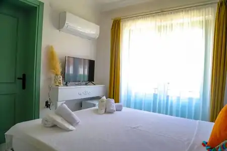 Elda Alacati - 36