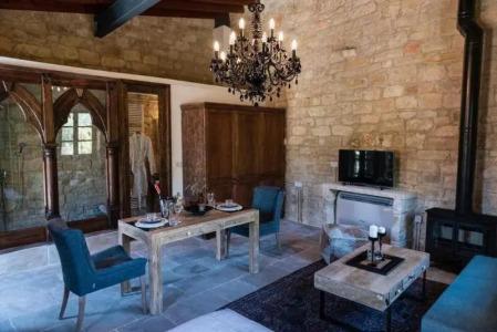 Oinou Strata - Adults Only - 26