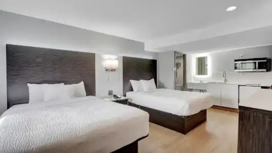 Days Inn & Suites by Wyndham Niagara Falls/Buffalo - 31