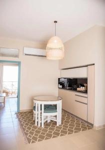 Redcon Suites - 215