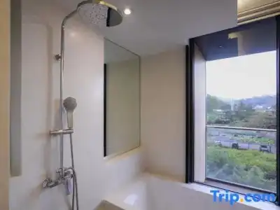 Balcony Seaside Sriracha & Serviced Apartments (SHA Extra Plus) - 203