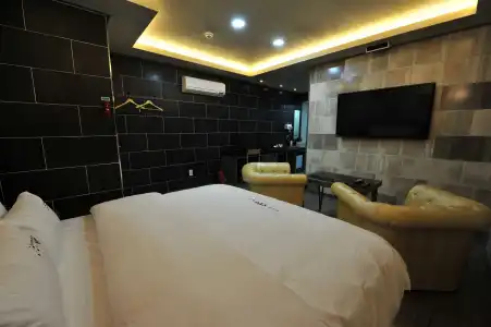 Busan Seomyeon YTT - 6