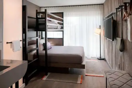Moxy Chicago Downtown - 63