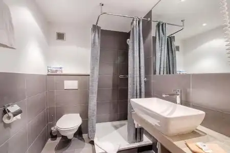 Central, Spa & Lounge Bar - 9
