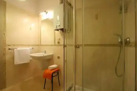 Cracow Hostel - 8