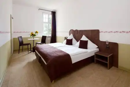 Three Little Pigs Hostel - Your Berlin Castle - 33