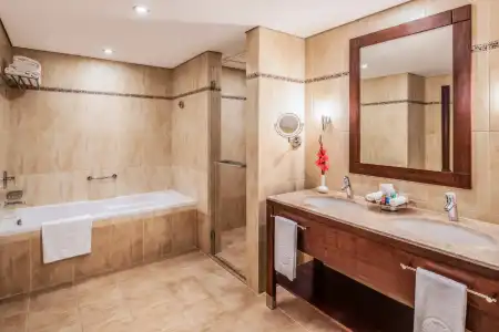 Khalidiya Palace Rayhaan by Rotana, Abu Dhabi - 9