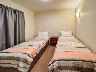 Bealey Avenue Motel - 35