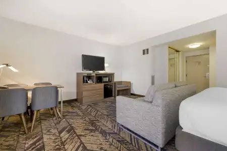Best Western Plus Bayside Inn - 71