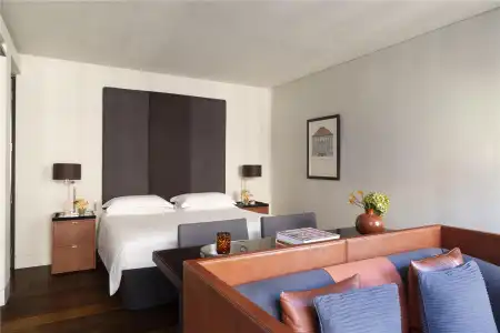 Grosvenor House Suites - 6