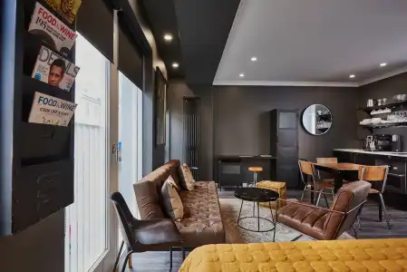 Vintage Apartment - 1
